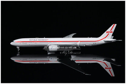 1:400 JC Wings Garuda INDONESIA BOEING 777-300ER Plane Flap Down Diecast Model