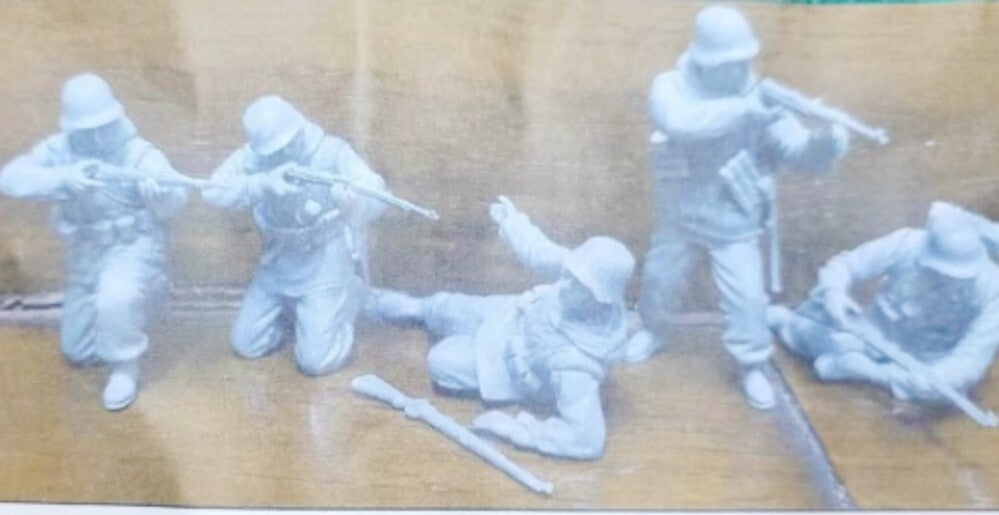 1/35 resin figure model Five German soldiers in WW II Unassembled Unpainted