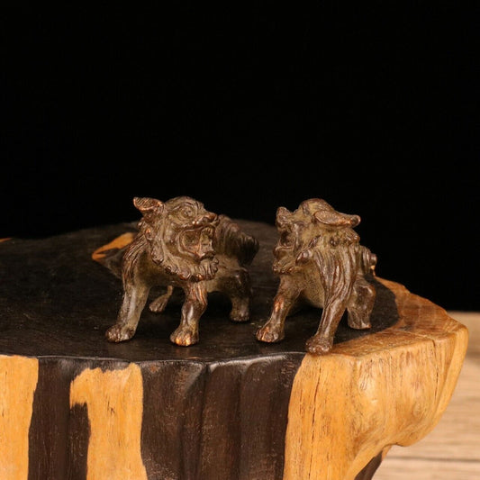 Collectible tea pet Old copper carved pair foo fu dog statue desktop lion lovely