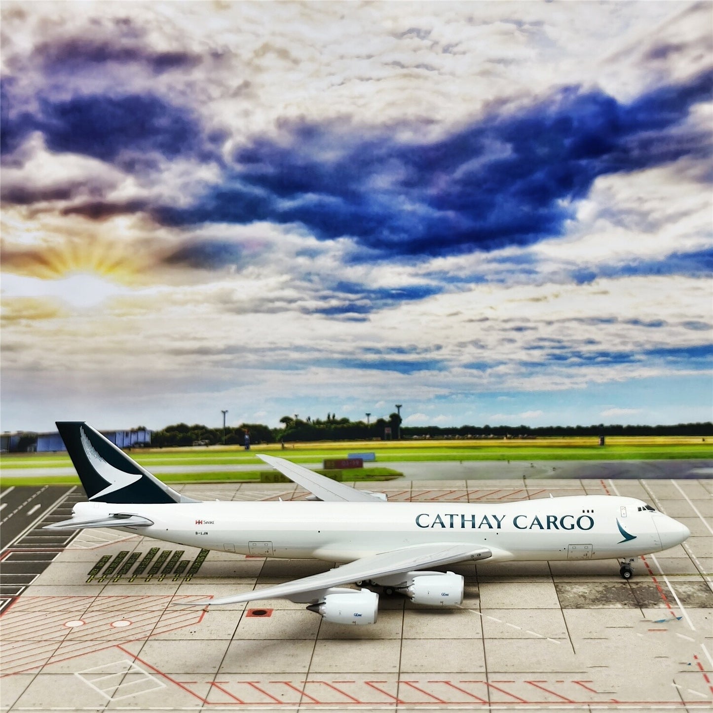 1:400 JC Wings Cathay Pacific Boeing 747-8 Passenger Airplane Diecast Model