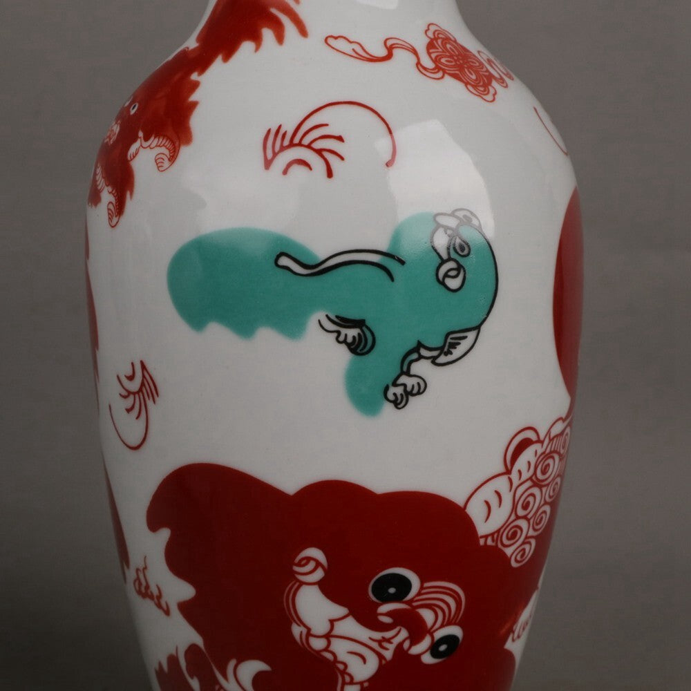Chinese Famille Rose Porcelain Painted Foo Dogs Vase