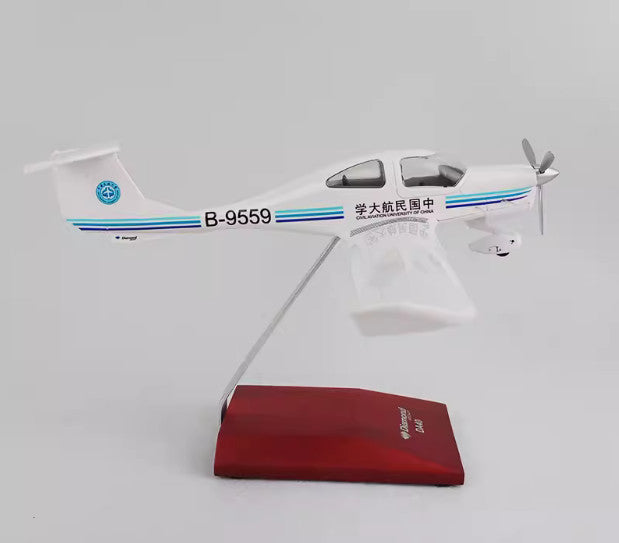 1:32 YRD CAUC DA40 Training Plane School Aeroplane ABS Plastic Trainer Model