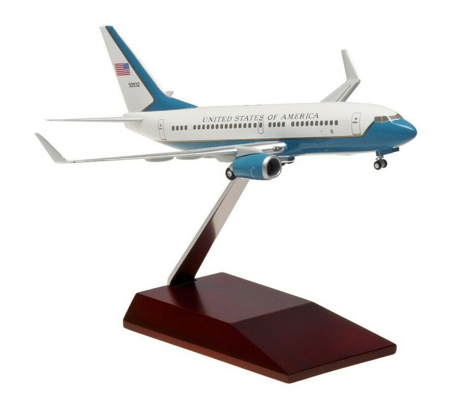 1:200 HOGAN UNITED STATES OF AMERICA B737-700 Passenger Plane ABS Plastic Model