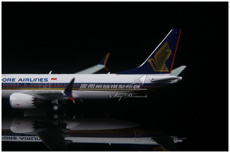 1:400 JC Wings SINGAPORE AIRLINES BOEING 737 MAX 8 Passenger Plane Diecast Model