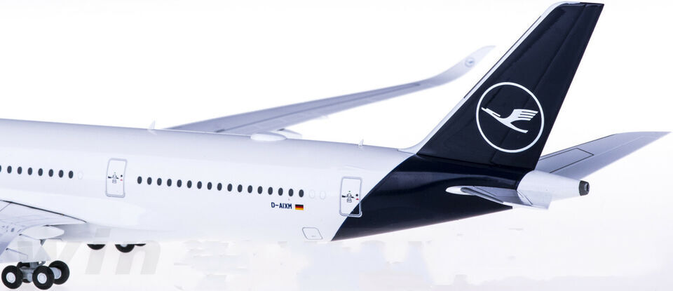 1:200 34CM Herpa Lufthansa AIRBUS A350-900 Passenger Airplane ABS Plastic Model