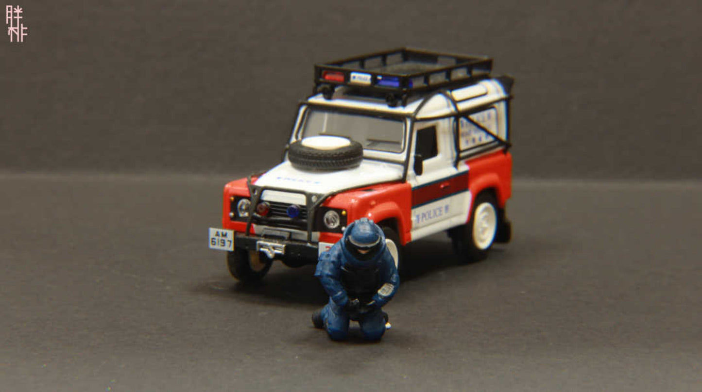NEW 1:64 Bomb Disposal HONGKONG EOD Team Resin Smart Figure for 1/64 Car Model