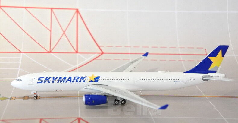 1:400 Phoenix SKYMARK AIRBUS A330-300 Passenger Aircraft Diecast Airplane Model