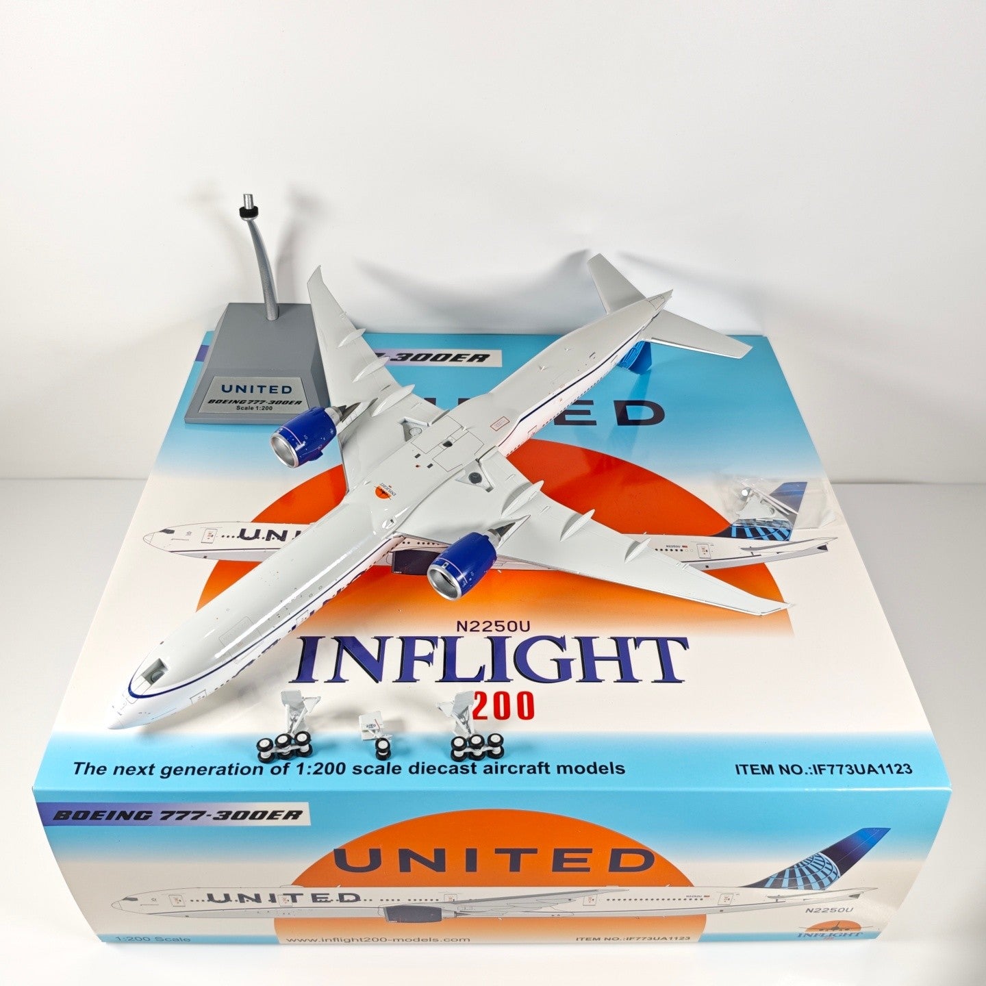 1:200 InFlight Singapore Airlines Boeing 777-300ER Airplane Diecast Plane Model