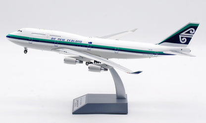 1:200 35CM InFlight AIR NEW ZEALAND BOEING 747-400 Aircraft Diecast Plane Model