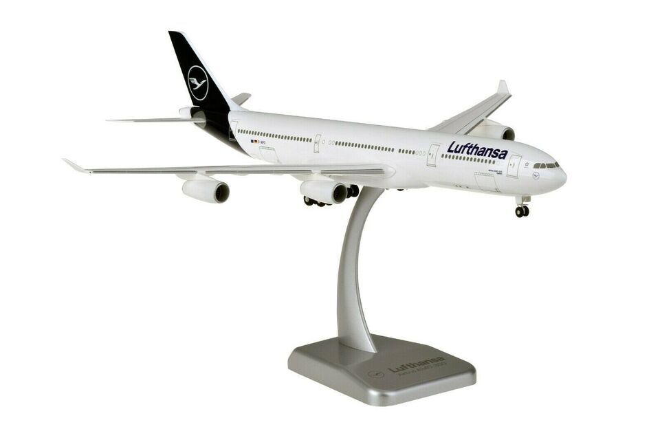 1:200 32CM Hogan Lufthansa AIRBUS A340-300 Passenger Airplane ABS Plastic Model