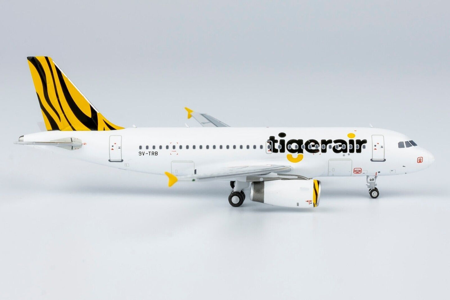 1:400 NG Model Tigerair AIRBUS A319 Passenger Airplane Diecast Aircraft Model