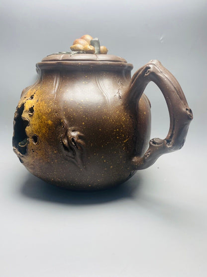 Chinese Yixing Zisha Clay Handmade Exquisite Teapot（长眉大仙寿桃壶 底款：汪寅仙）