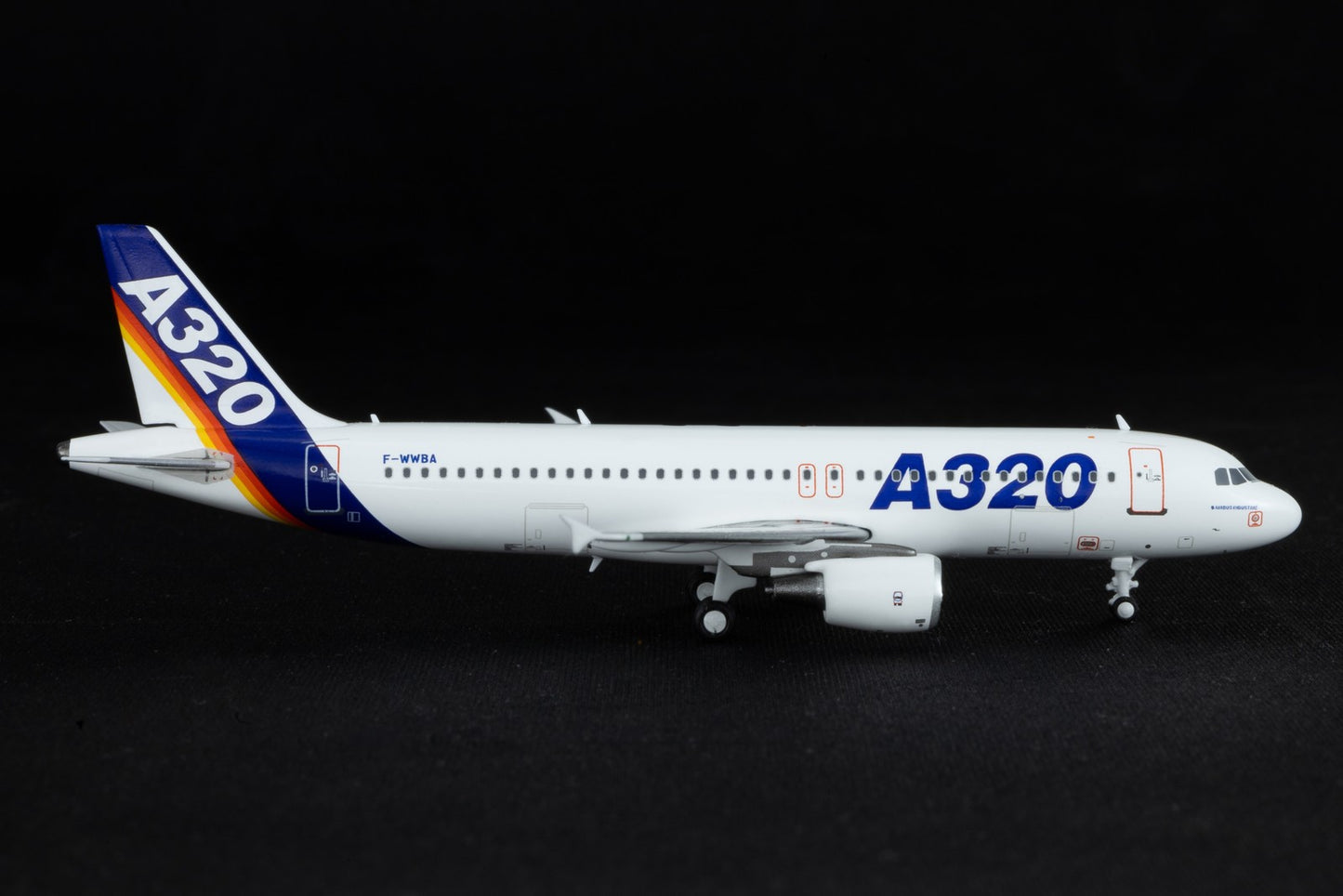 1:400 Kylin China Airlines Airbus A320 F-WWBA Passenger Airplane Diecast Model