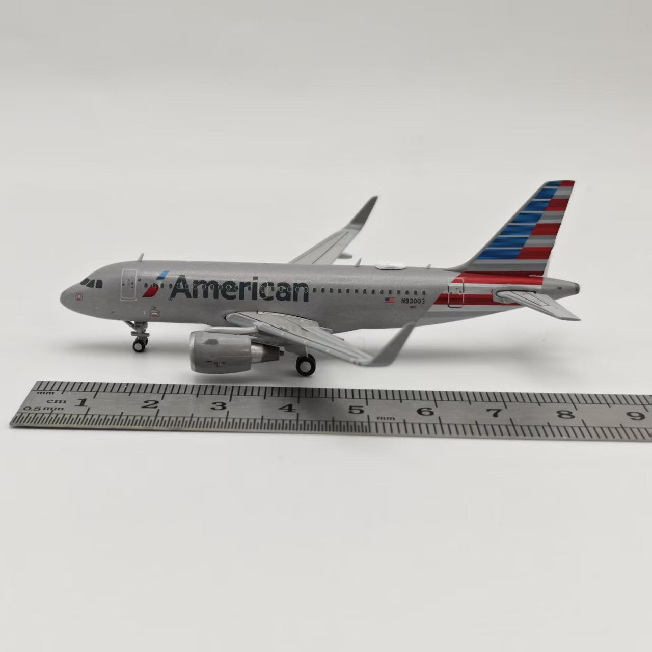 1:400 Geminijets American Airlines Airbus A319S N93003 Airplane Diecast Model