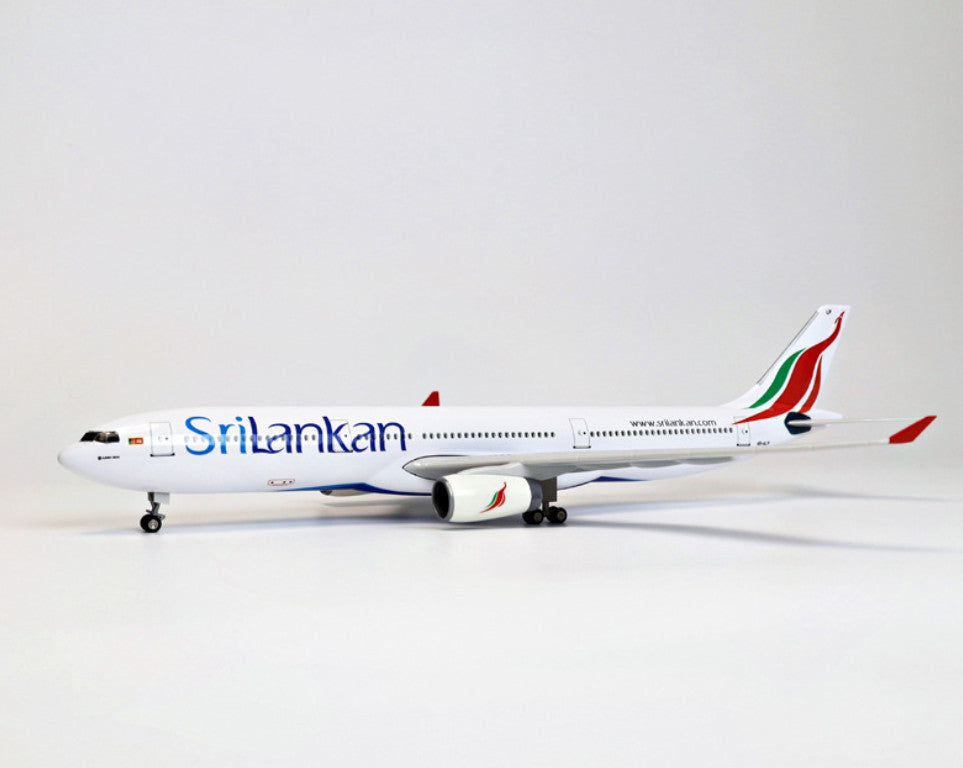 1:135 47CM SriLankan AIRBUS A330 Airplane Landing Gears Resin Aircraft Model