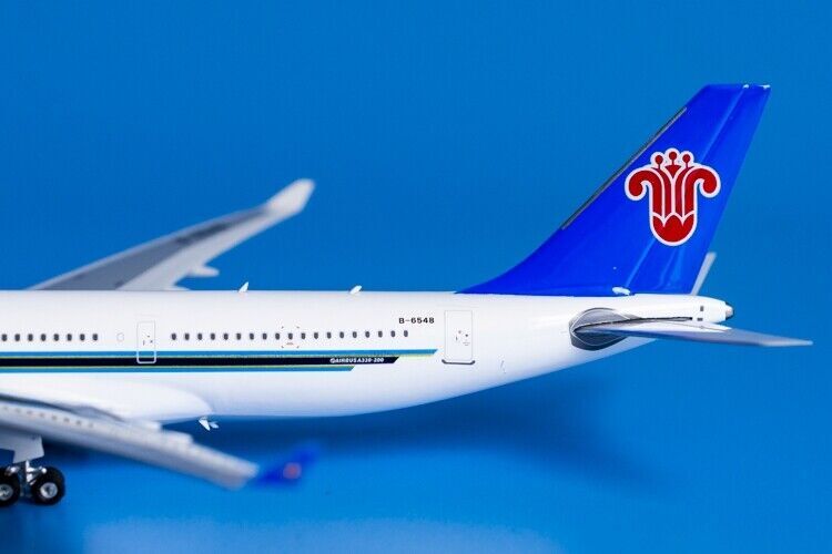 1:400 Phoenix CHINA SOUTHERN AIRBUS A330-200 Passenger Airplane Diecast Model