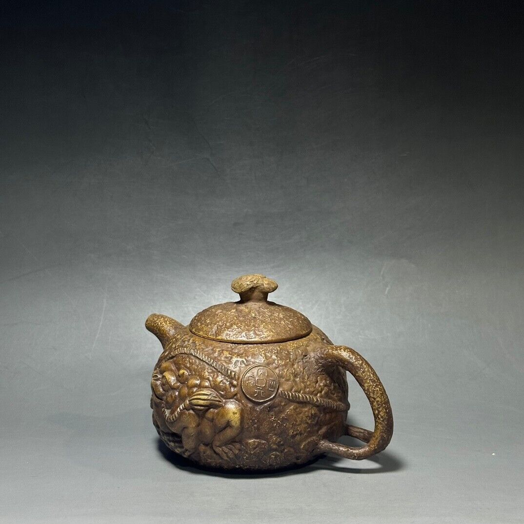 Chinese Yixing Zisha Clay Handmade Exquisite Teapot （金蟾壶 底款：蒋蓉）