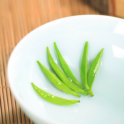 Jin Tan Que She Hand Picked Sparrow Tongue gift box New 50g China Green Tea