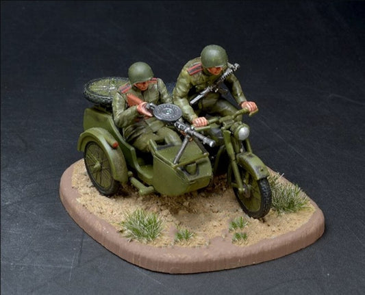 Homemade 1/72 WWII Soviet M-72 Three-wheel Sidecar Motorcycle 2 Soldiers Model