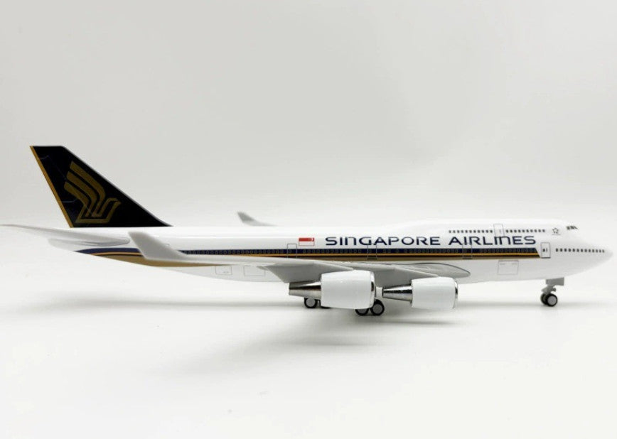 30CM SINGAPORE AIRLINES BOEING 747-400 Plane Landing Gear Resin Aircraft Model
