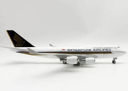 30CM SINGAPORE AIRLINES BOEING 747-400 Plane Landing Gear Resin Aircraft Model