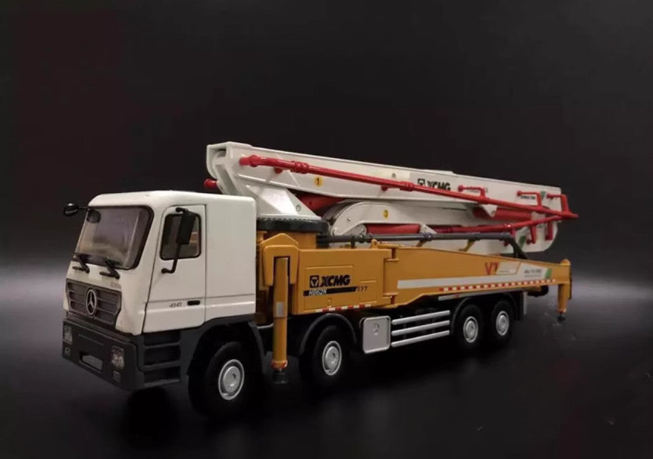 1:35 40CM XCMG HB62K 62M Concrete Pump Truck Construction Machine Diecast Model