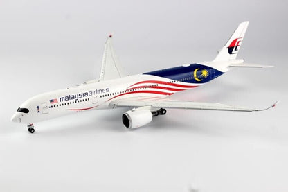 1:200 33CM JC WINGS Malaysia AIRLINES A350-900 Airplane Flap Down Diecast Model