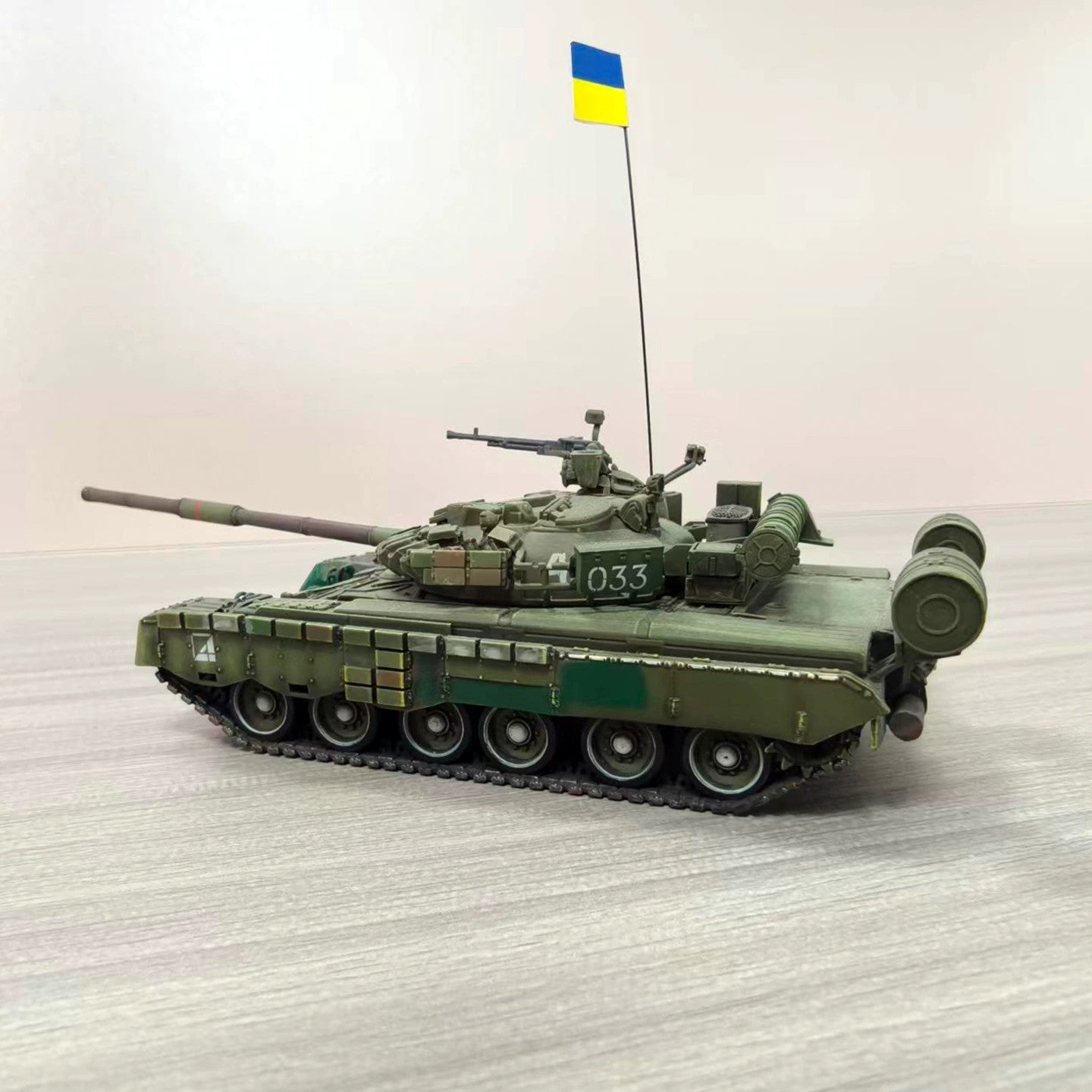 Homemade 1/72 Ukrainian Captured Version T80BV Tank Finished Model Ornament