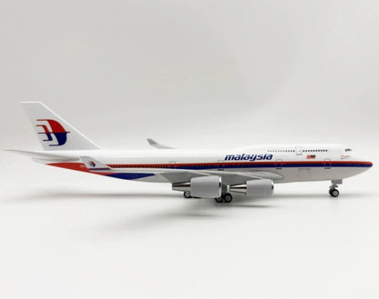 30CM Malaysia BOEING 747-400 Passenger Plane Landing Gear Resin Aircraft Model