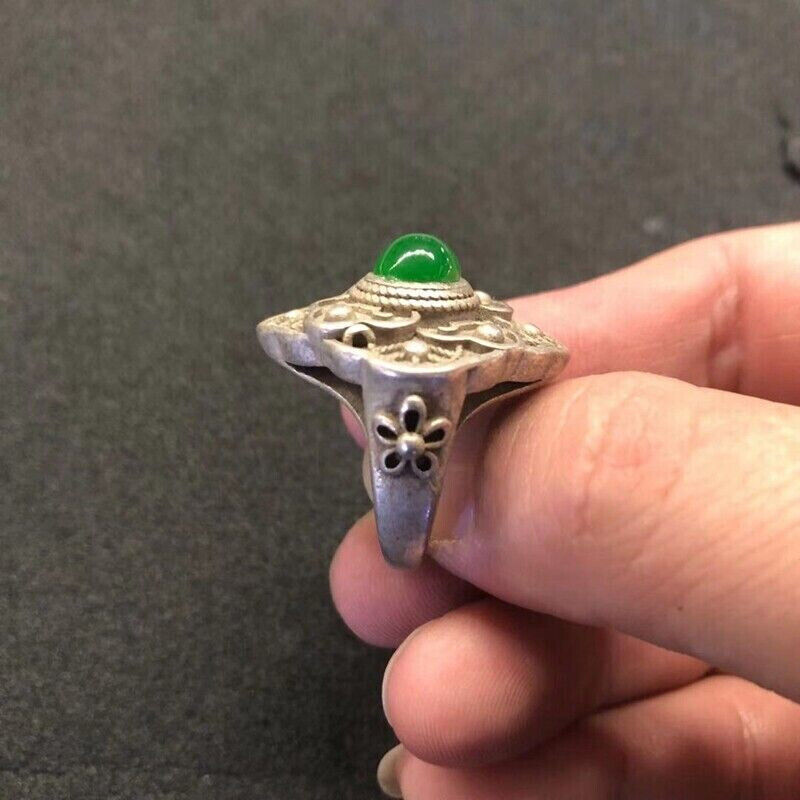 Chinese old Tibet Silver Auspicious patterns inlay green jade Ring