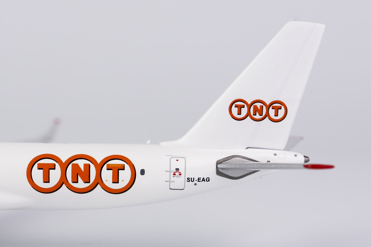 1:400 NGmodels TNT Tupolev TU-204-120S Passenger Airplane Diecast Model