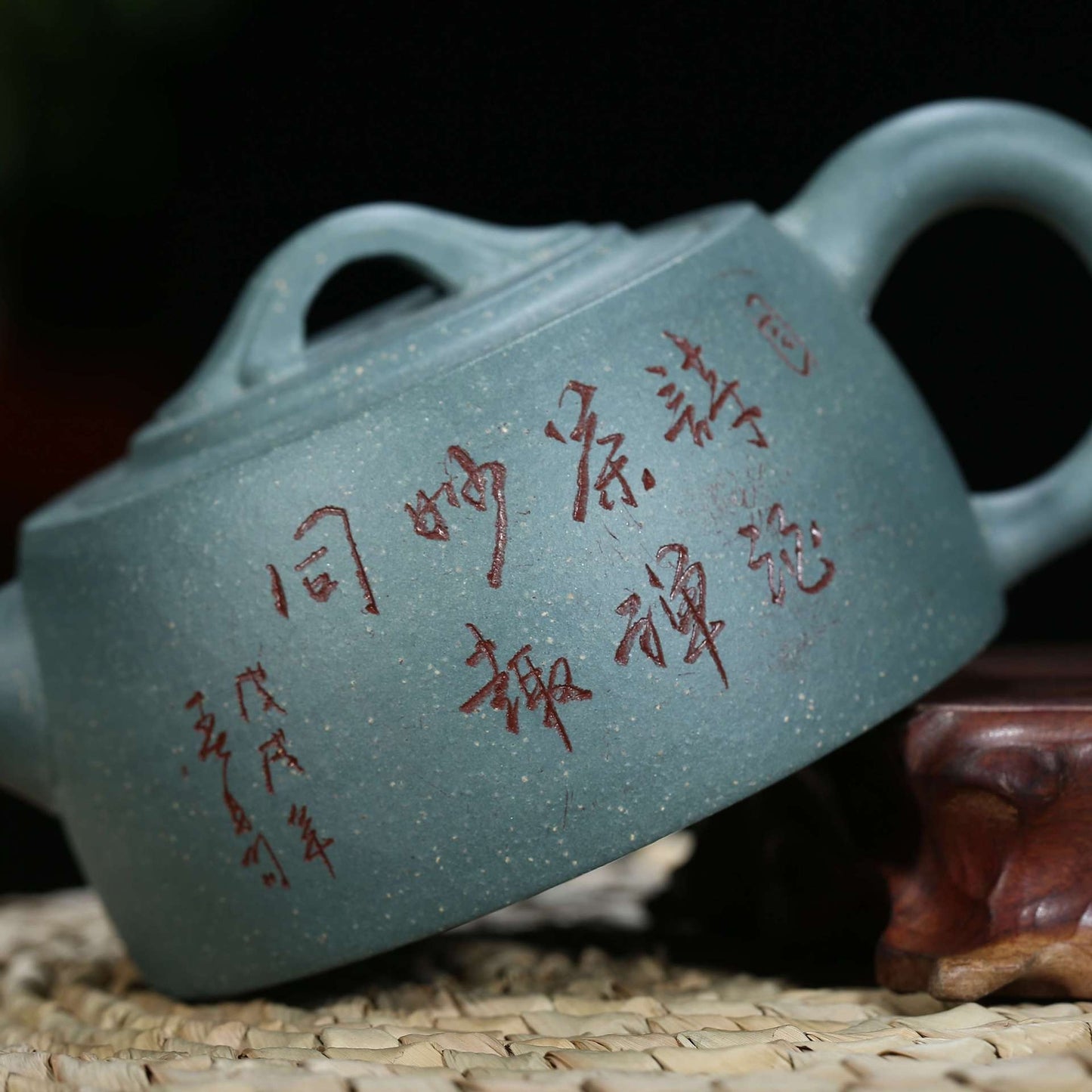 China Yixing Zisha Pottery Green Clay Handmade 250cc Mesh Teapot 井栏