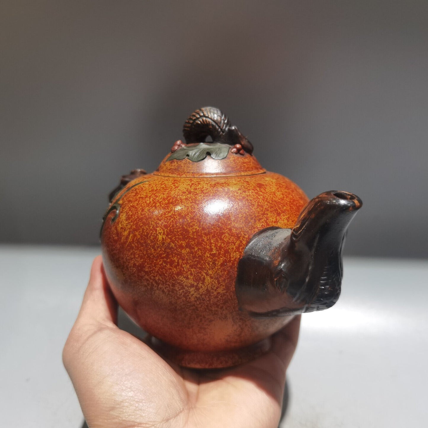 Chinese Yixing Zisha Clay Handmade Exquisite Teapot（松鼠葡萄壶 低款：蒋燕庭）