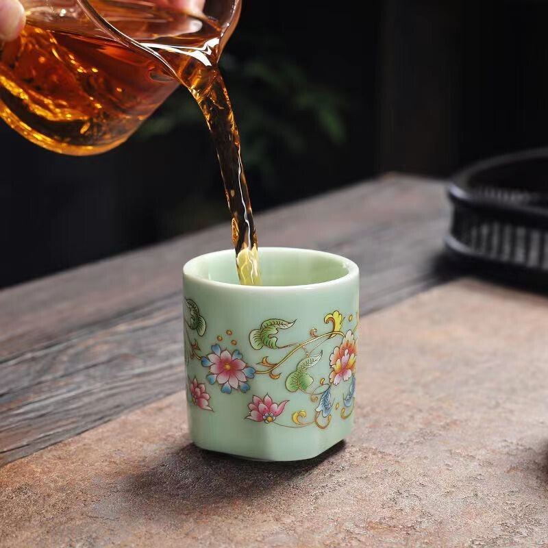 chinese jingdezhen porcelain enamel color tea cup：flower