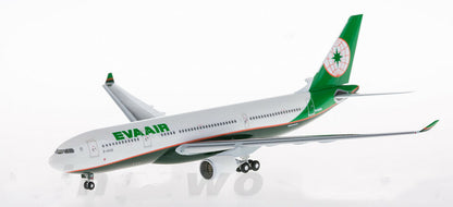 1:200 30CM Hogan EVA AIR AIRBUS A330-200 Passenger Airplane ABS Plastic Model