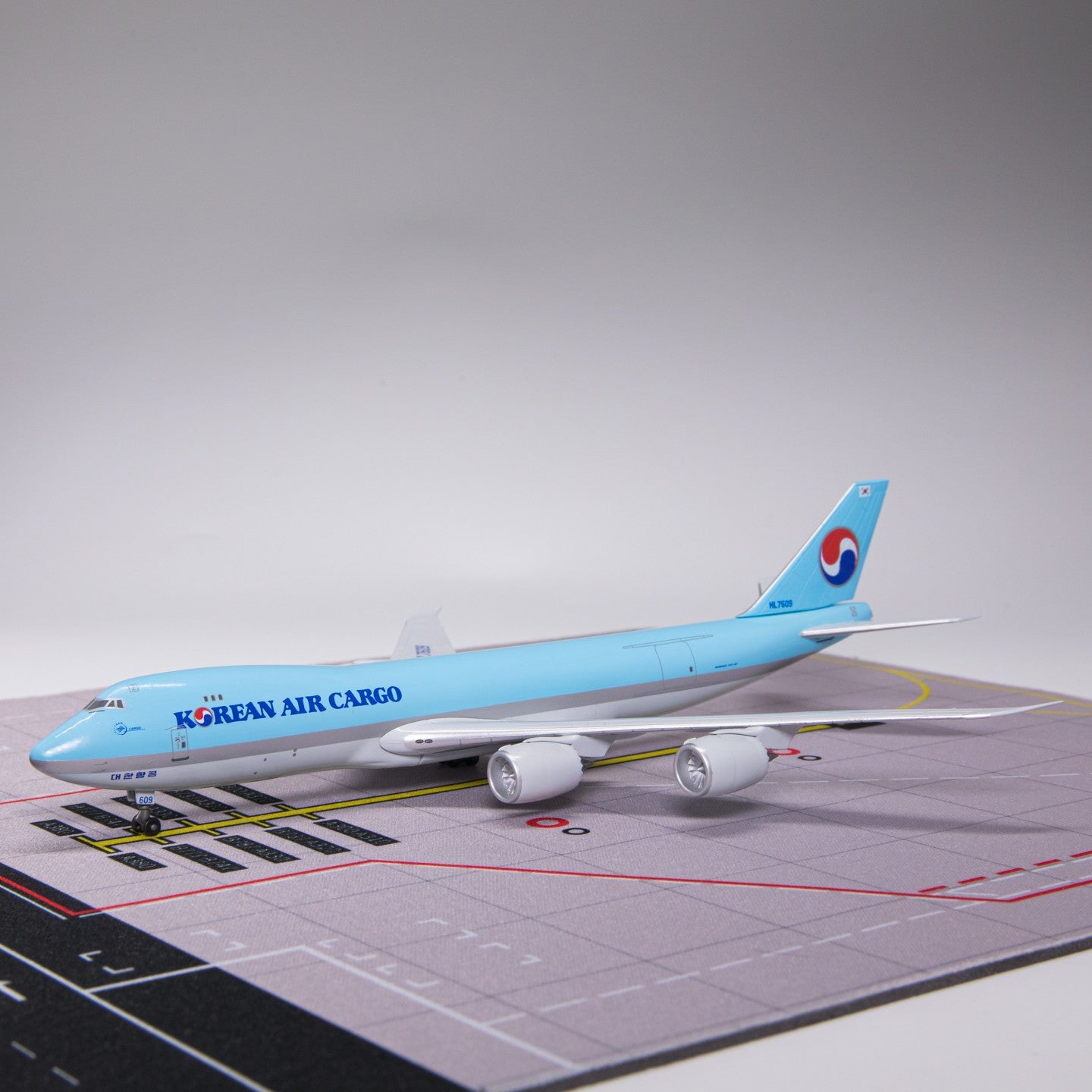 1:400 DRAGON WINGS KOREAN AIR CARGO BOEING 747-8F Plane Diecast Aircraft Model
