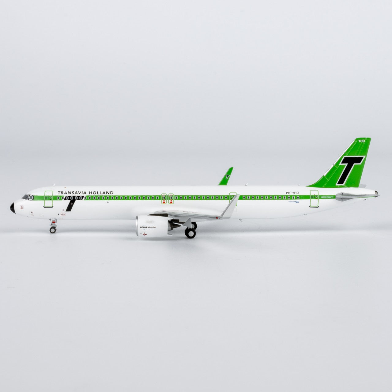 1:400 NGmodels Transavia Airbus A321neo Passenger Airplane Diecast Plane Model