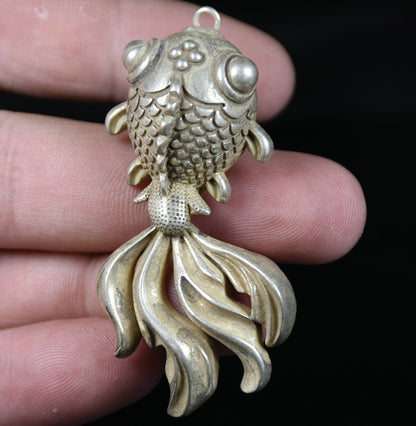 Collection Old China Tibet Silver Carving Lovely Fish Statue Amulet Pendant Gift