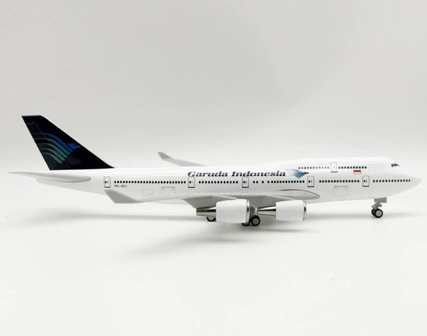 30CM Garuda Indonesia BOEING 747-400 Airplane Landing Gear Resin Aircraft Model
