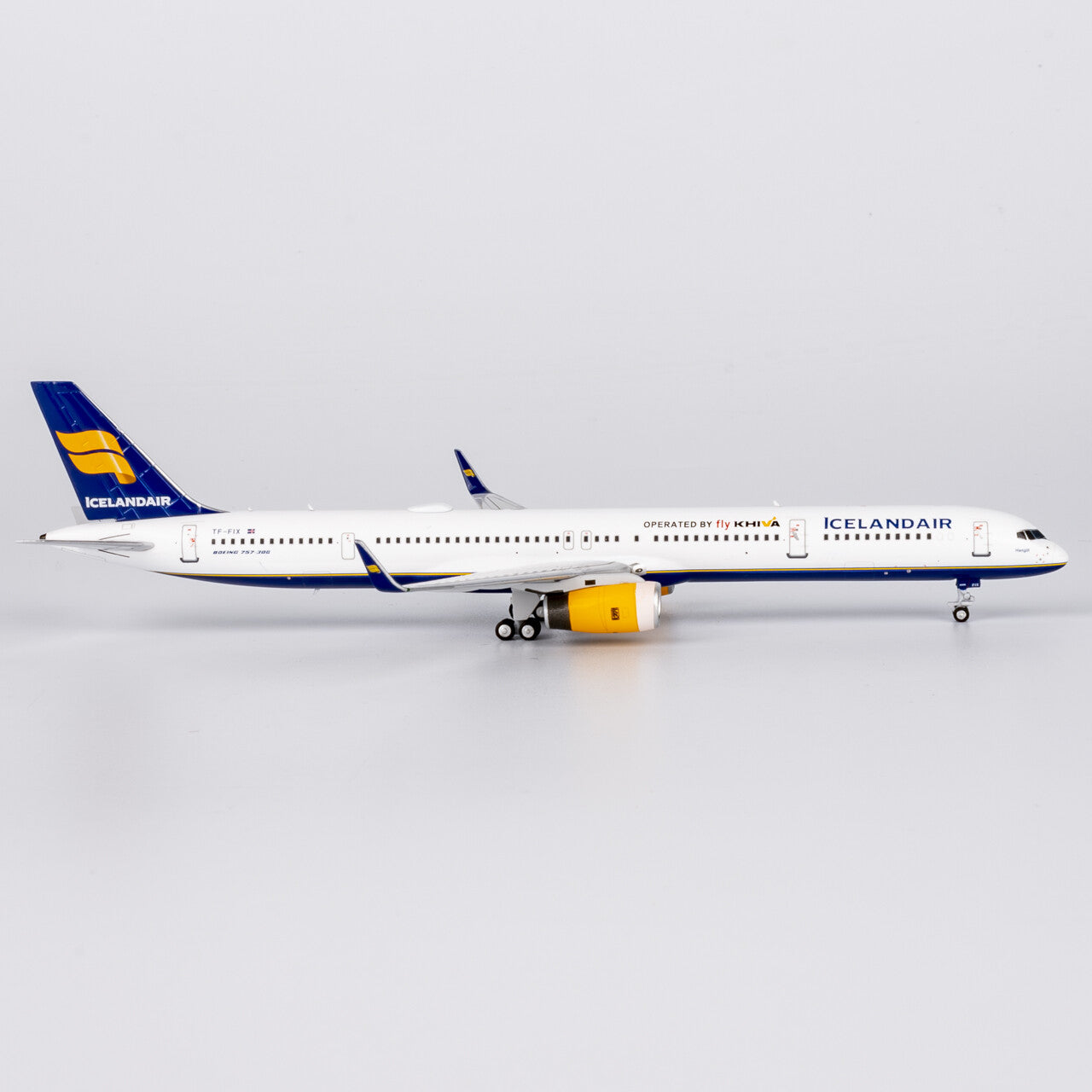 1:400 NGmodels Icelandair Boeing 757-300 Passenger Airplane Diecast Plane Model