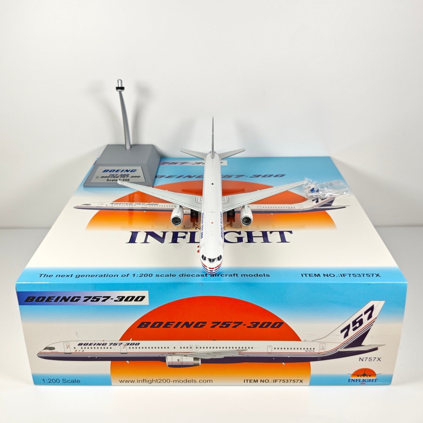 1:200 InFlight Boeing 757-300 N757X Passenger Airplane Diecast Plane Model