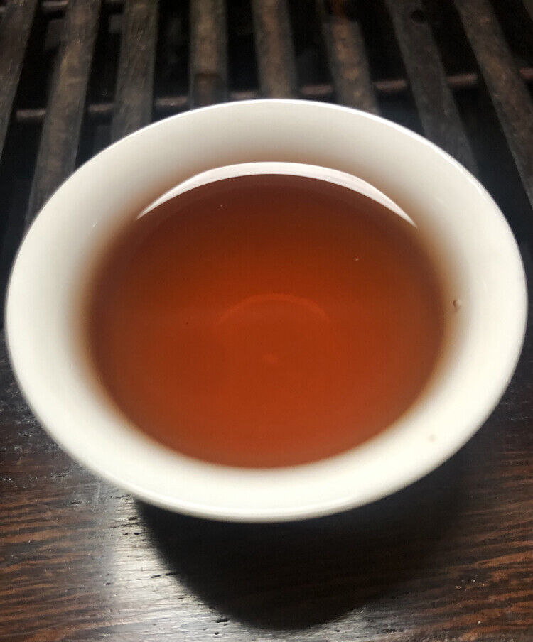 826 * 2014 Yunnan Long Run Tea Ripe Puer Tea Cake Lin Cang Old Tree Pu'er 357g