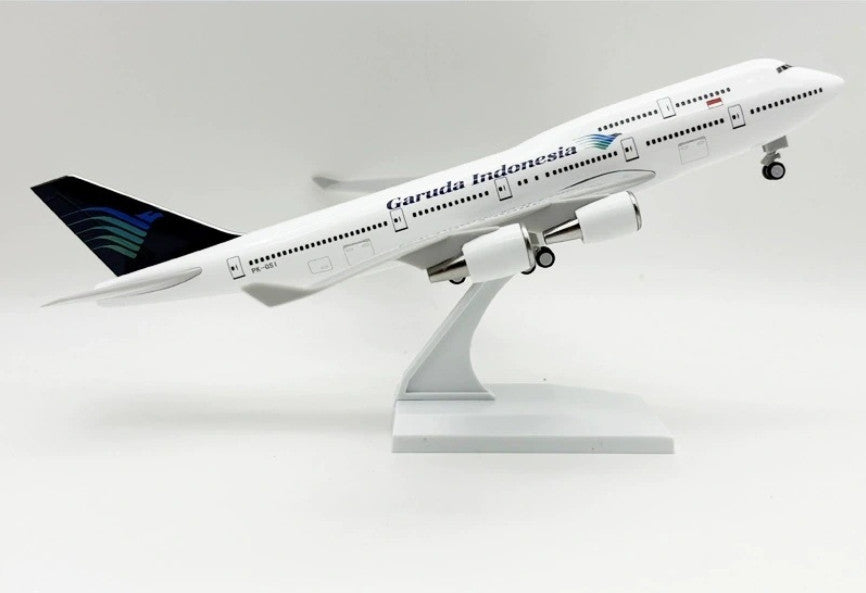 30CM Garuda Indonesia BOEING 747-400 Airplane Landing Gear Resin Aircraft Model