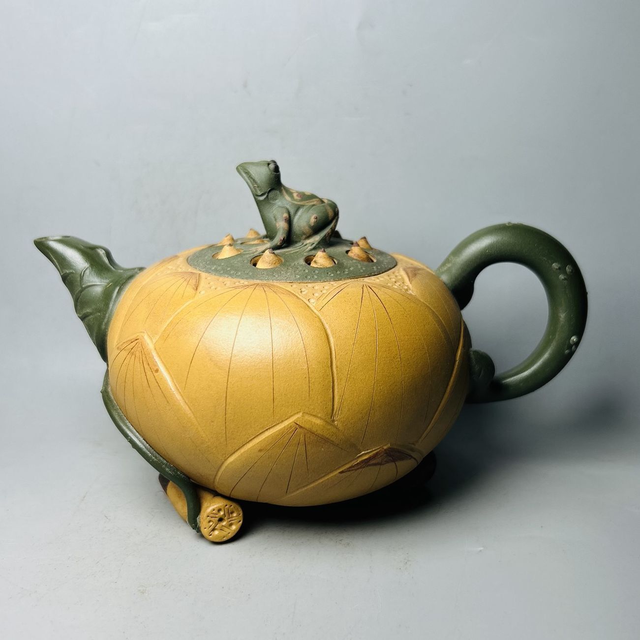 Vintage Chinese Yixing Purple Clay Teapot Zisha Ceremony Lotus Frog Teaware