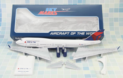 1:200 35CM RISESOON DELTA BOEING 747-400 Passenger Airplane ABS Plastic Model