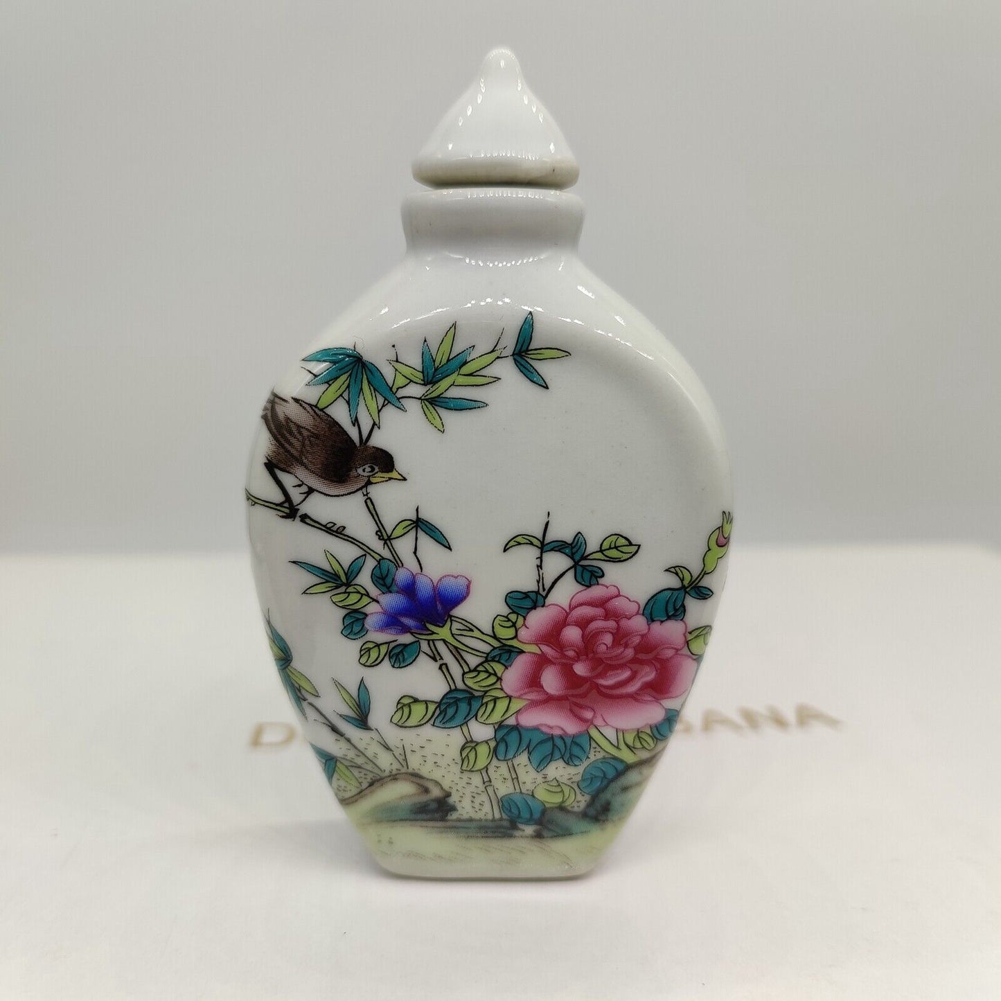 Chinese Vintage Porcelain Snuff Bottles Exquisite Painted Flowers And Birds Art