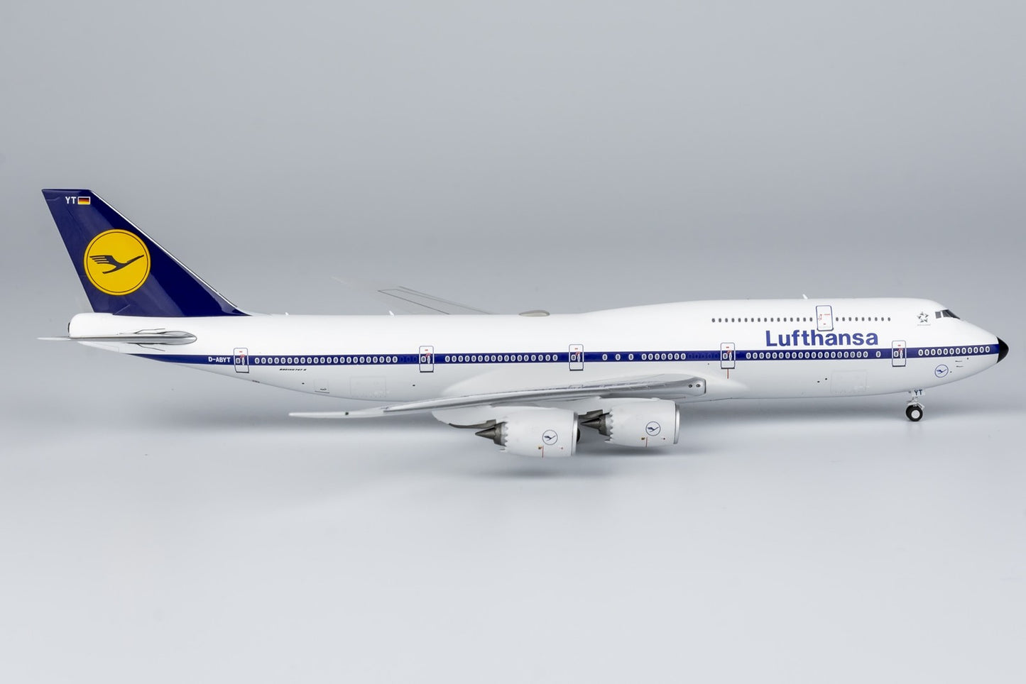 1:400 NGmodels Lufthansa B747-8 D-ABYT Passenger Airplane Diecast Plane Model