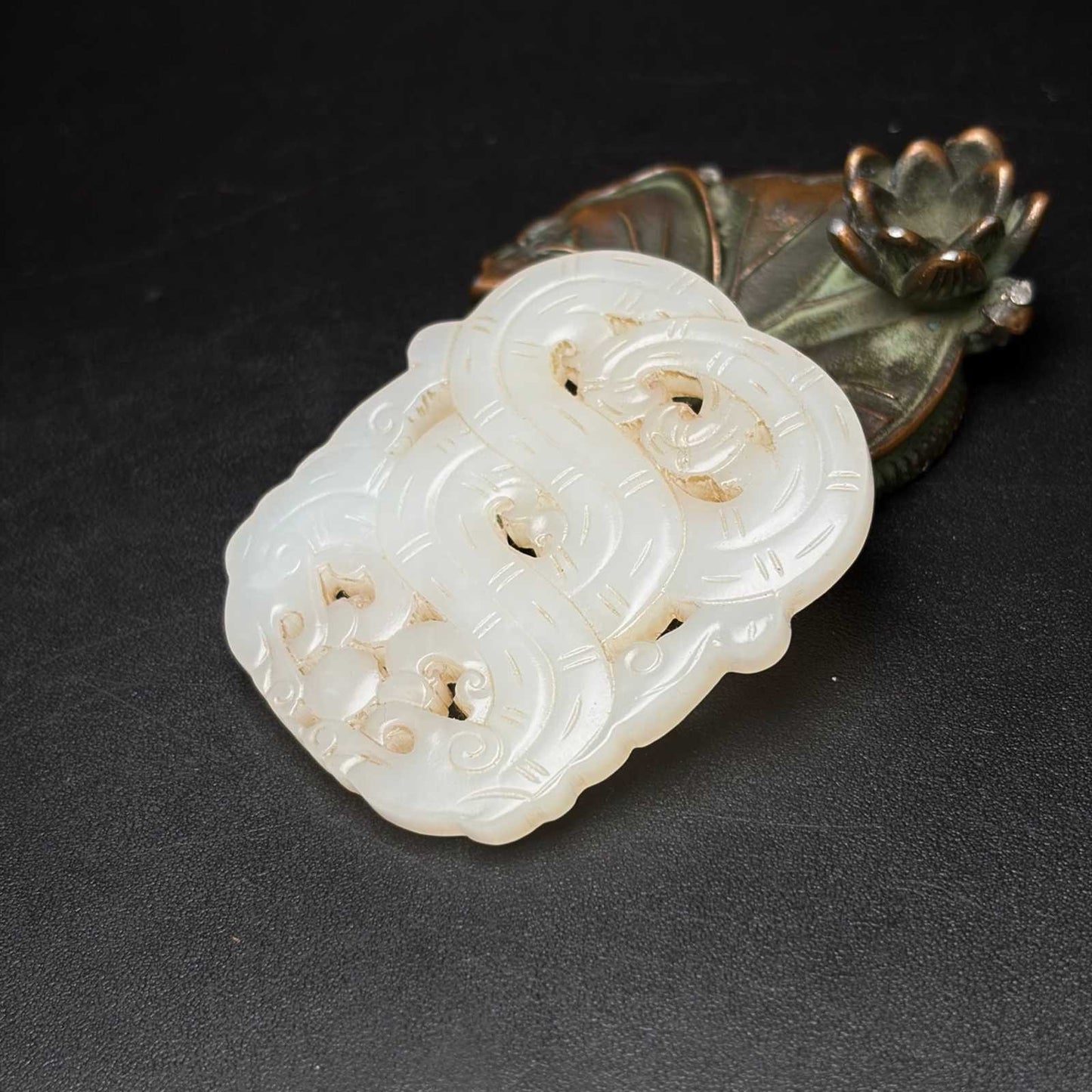 Chinese Natural Hetian Jade Hand-carved Exquisite Dragon Pendant 31182