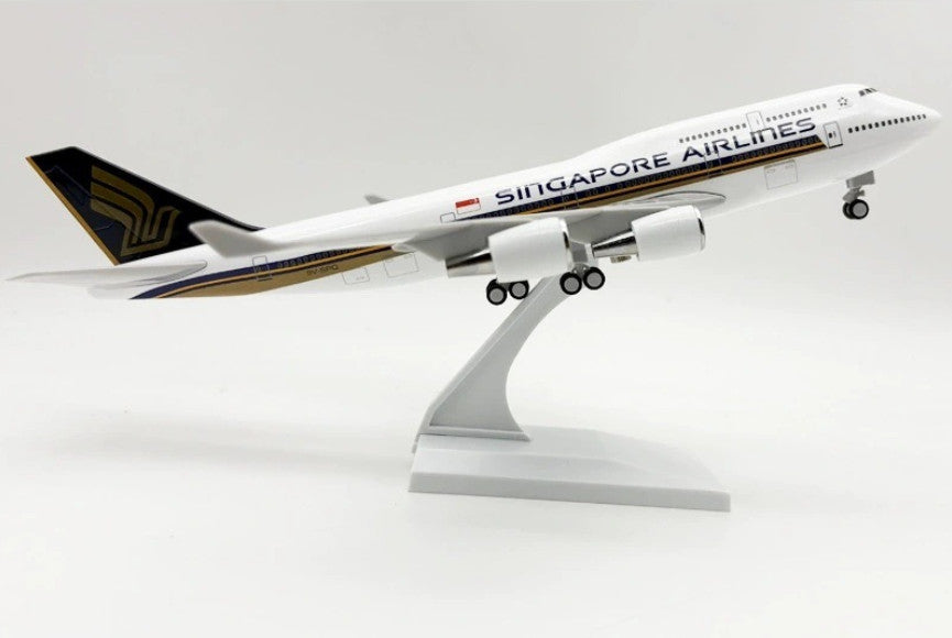 30CM SINGAPORE AIRLINES BOEING 747-400 Plane Landing Gear Resin Aircraft Model