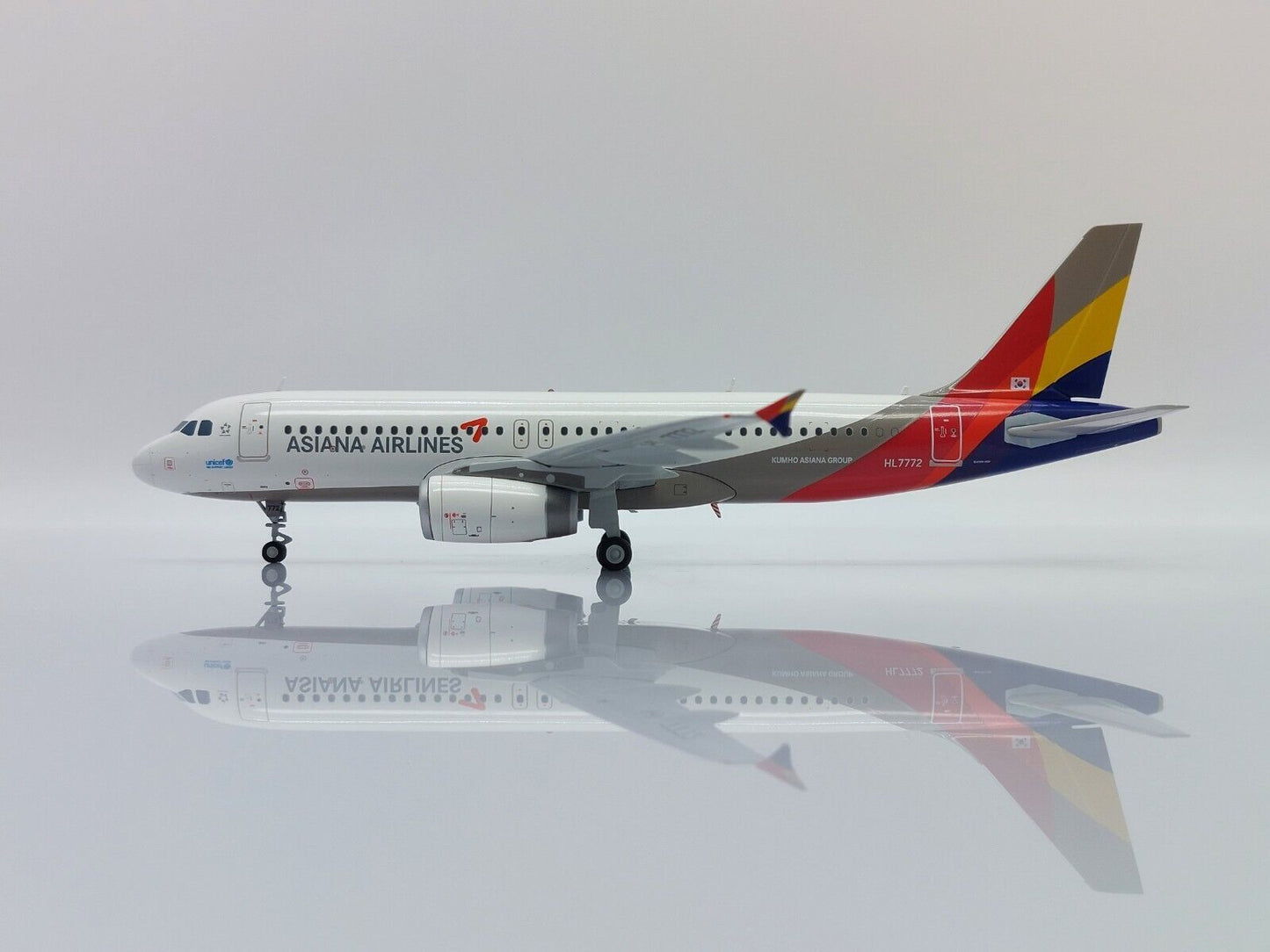 1:200 JC Wings Asiana Airline AIRBUS A320-200 Airplane Diecast Aircraft Model